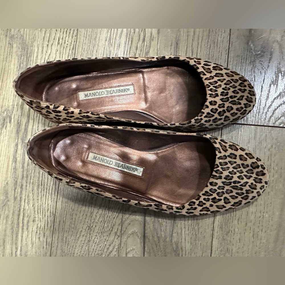 Manolo Blahnik size 37 suede animal print shoes